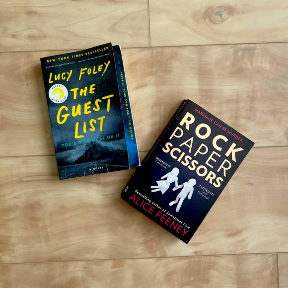 2 thriller books ❤️SOLD❤️ - Picture 1 of 1